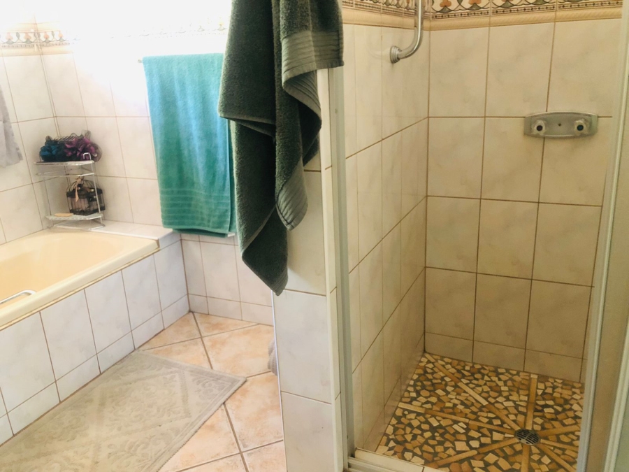 5 Bedroom Property for Sale in Protea Park North West